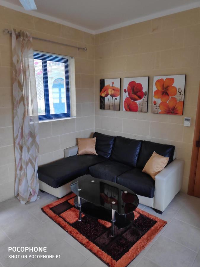 3 Bedrooms Maisonette With Pool *