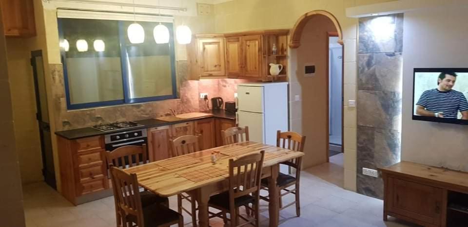 3 Bedrooms Maisonette With Pool Apartment *