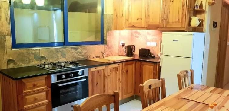 3 Bedrooms Maisonette With Pool *